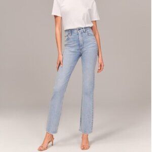 Abercrombie & Fitch Ultra High Rise Ankle Straight in Light wash. Size 29P/8P